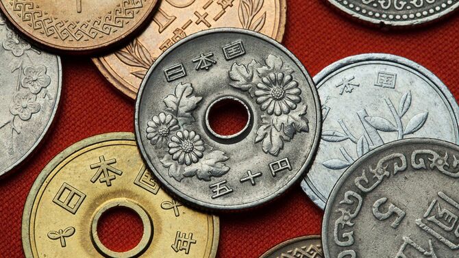 筆者のお賽銭額は、主祭神が祭られる拝殿は500円以上、他の小さなお社では50円か100円が多い