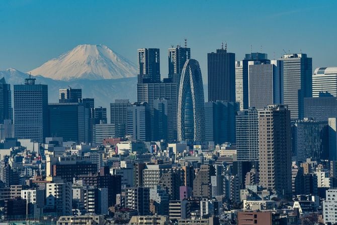 富士山と新宿の高層ビル郡
