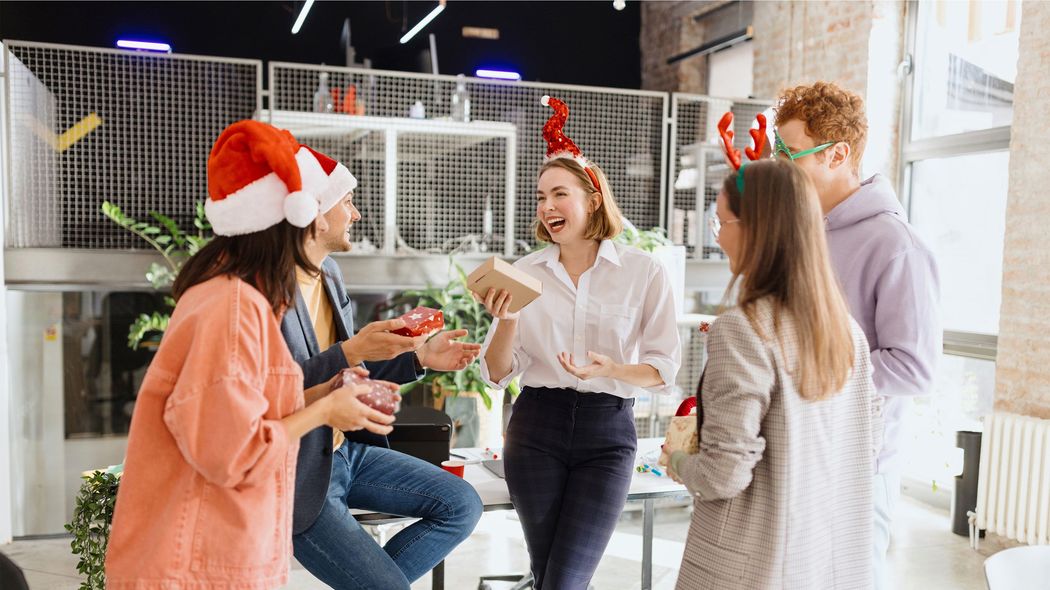 ｢昔は朝までパーティーしたなあ｣はアウト…クリスマスネタでバレる一流上司と三流上司の決定的違い 同じ昔話をしているのに印象がまったく違う