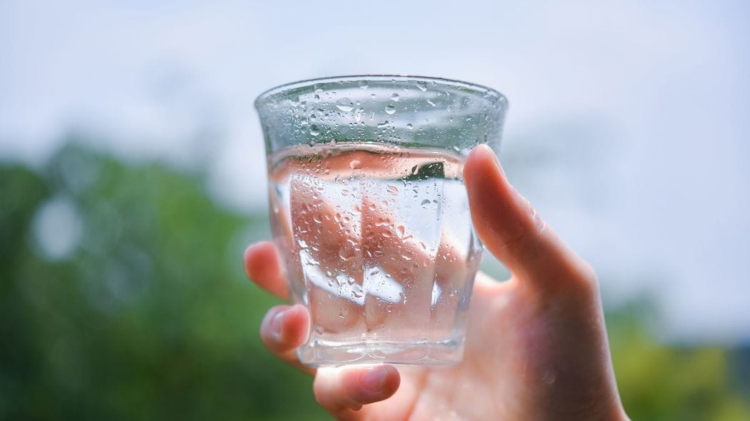 あの激痛から1年…49歳カメラマンが｢突然の痛風｣から薬に頼らず健康な数値に戻るまで徹底した3つのこと 痛風発症の危険シーズン到来､予防にも最適