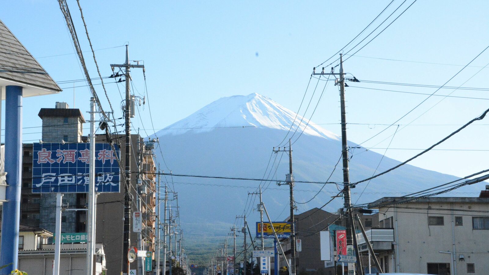 富士山を登るには｢往復1万円の負担｣を計画中…山梨県を二分する｢富士スバルライン廃止｣の是非 ｢限られた豊かな方々のみが利用できる富士山｣でいいのか