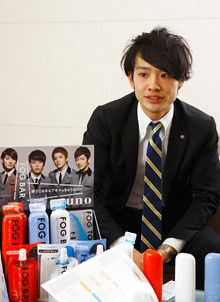 <strong>内山正信</strong>（うちやま・まさのぶ）●1983年、三重県生まれ。2006年3月同志社大学経済学部卒業、資生堂入社。量販店への営業を2年半つとめ、08年10月より現職。男性用ブランド「ウーノ」のチームでは最年少。