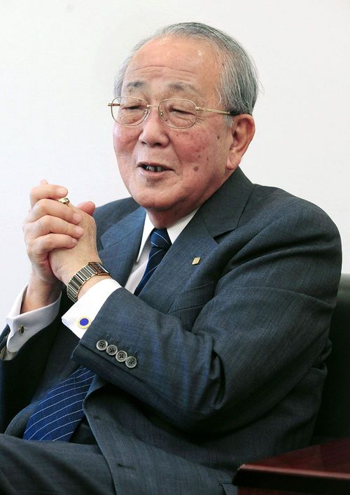 2014年、京都市伏見区の京セラ本社でインタビューに応じる稲盛和夫さん