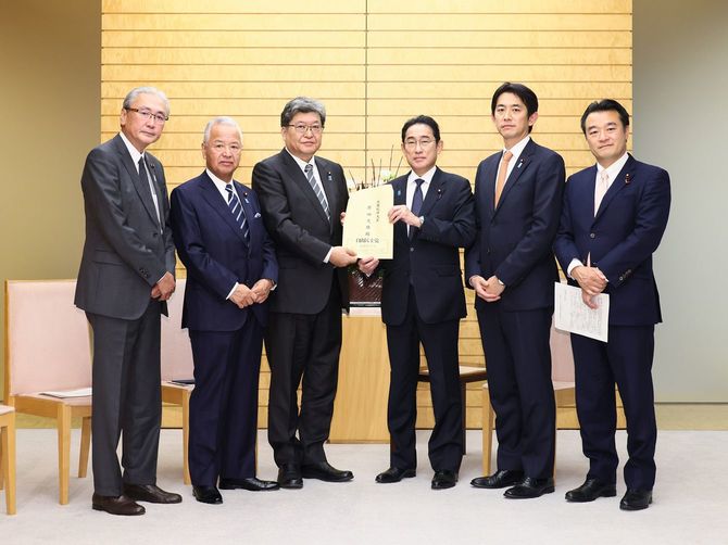 申入れを受ける岸田首相1