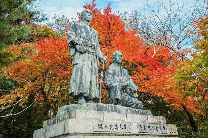 坂本龍馬と中岡慎太郎の像