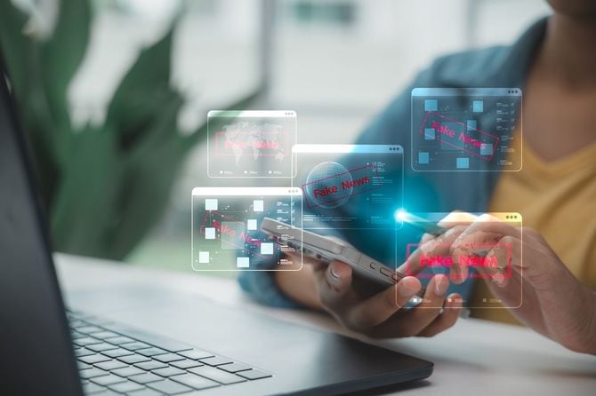 スマートフォンを持っている人