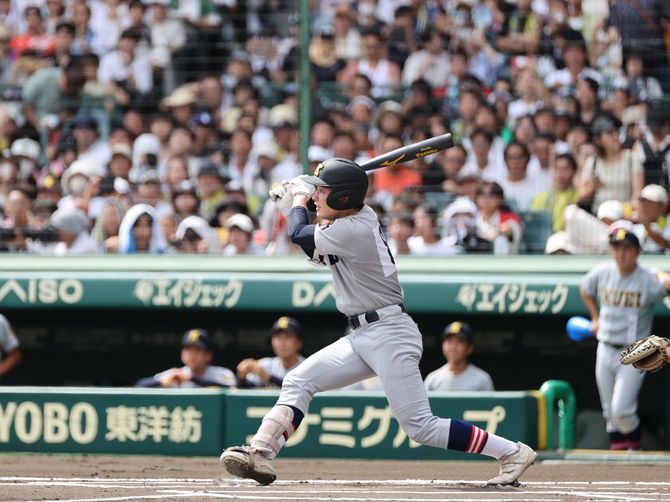 1回表慶応無死、先頭打者本塁打を放つ丸田湊斗