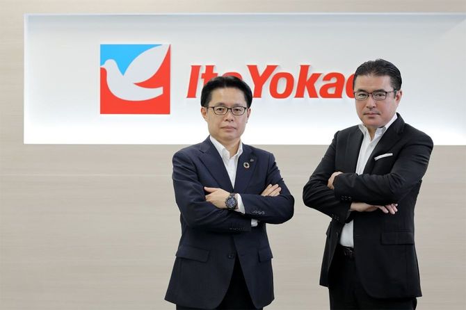 イトーヨーカ堂社長　山本哲也氏（左）と、立教大学ビジネススクールの田中道昭教授（右）