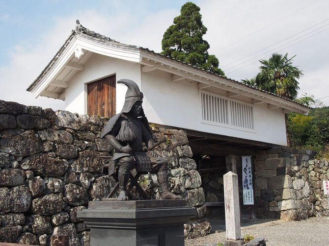竹中半兵衛像がある竹中氏陣屋