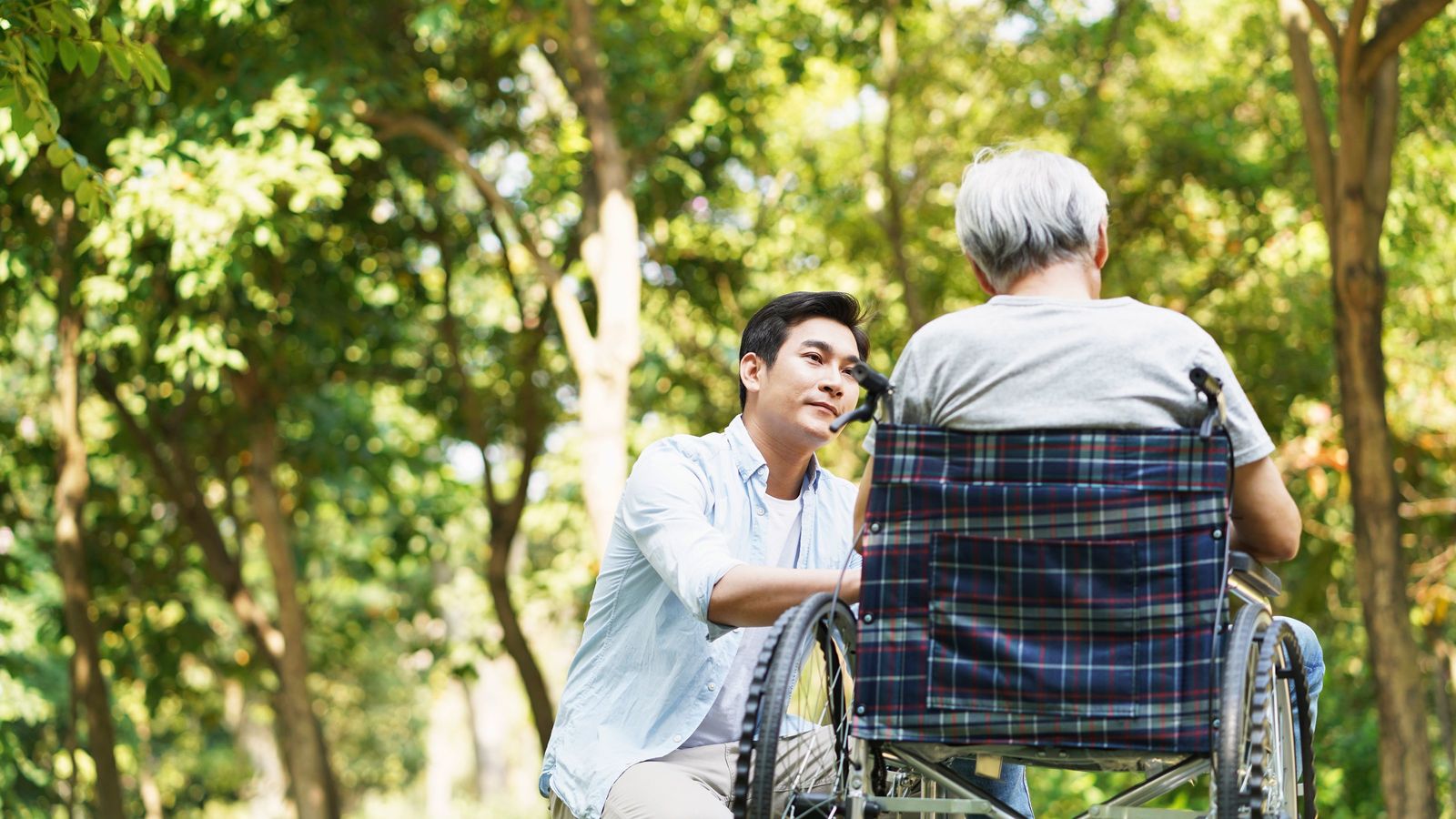 老親の介護､もう限界だ｡いっそ､どこかに捨ててしまいたい｡俺にはどこにも逃げ場がない 親をホームに入れるのは耐えがたい