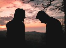 中年ひきこもりの原因は「甘やかす親」か