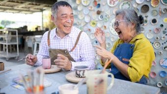 ｢給料44%減｣なのに幸福度は1位…働く60代が30～50代を抑えて｢最も幸せな世代｣になるカラクリ