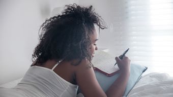 夢日記をつけると逆に精神が不安定になるワケ