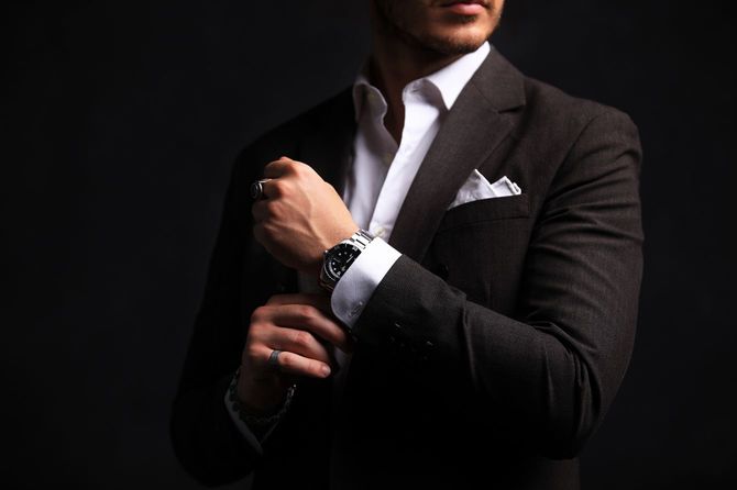 若いハンサムな男