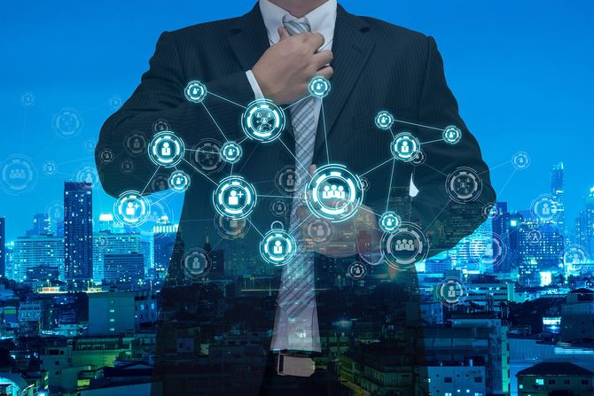 ITスキルを身につけたビジネスマンのイメージ