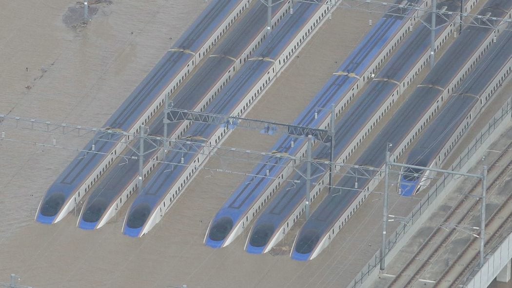 北陸新幹線水没で分かった基地の"本当の役割" 車両だけ助かっても運転はできない