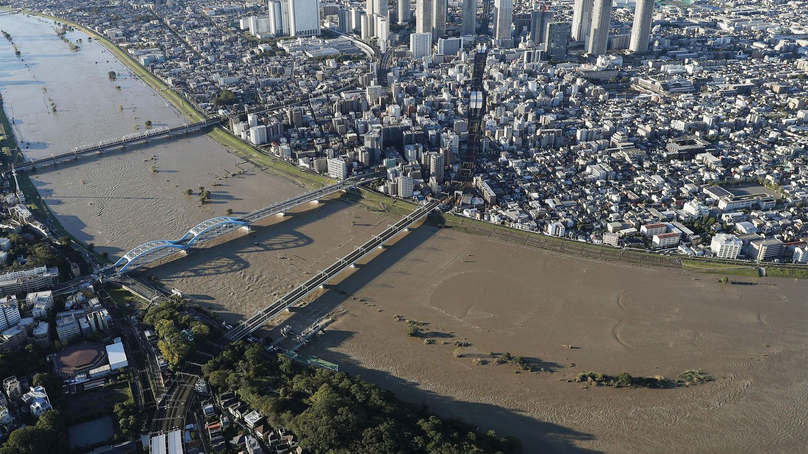 最悪の場合エレベーターもトイレも使えなくなる…住宅ジャーナリストが教える"台風に弱いタワマン"の特徴 1階エントランスホールの冠水にも要注意