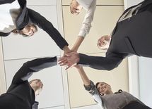 人間は周り5人の平均になる！ 仕事と人生のクオリティを上げる3つの方法