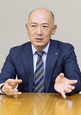 角本 理（かくもと・おさむ） 野村信託銀行株式会社 執行役員 1995年同志社大学工学部卒業後、野村證券入社。野村信託銀行で信託財産管理部長、営業部長を務め、その後、野村證券ではワークプレイス・オペレーション部長などを経て、2024年より現職。