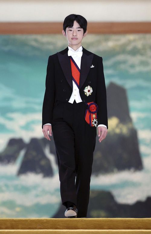 大勲位菊花大綬章をつけられた秋篠宮家の長男悠仁さま＝2025年9月6日、皇居・宮殿（代表撮影）