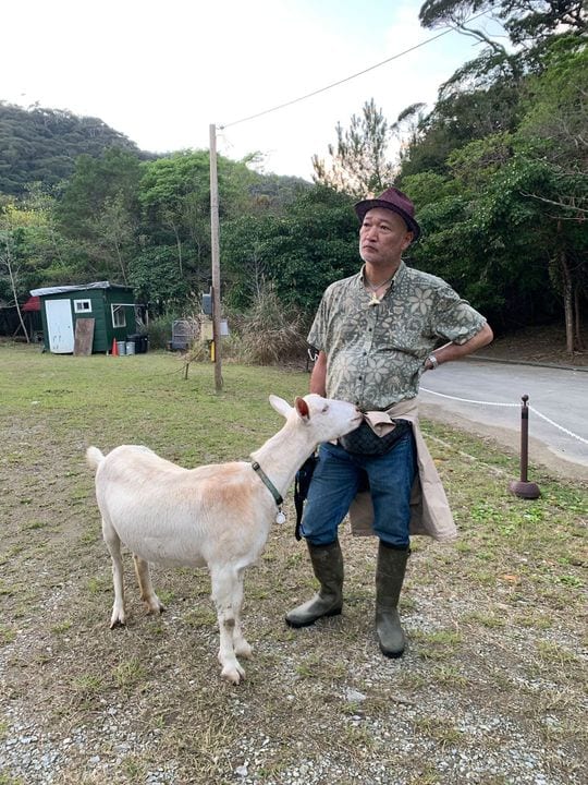 正社員のドナちゃんと菊川さん。誰よりも懐いている。
