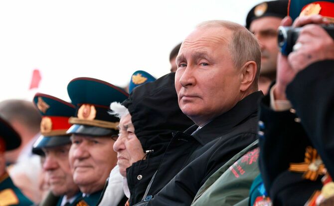 2023年5月9日、モスクワの赤の広場で行われた軍事パレードに出席したプーチン大統領