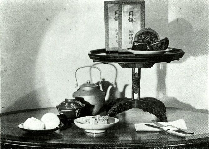 中村屋の月餅と天下一品志那饅頭(肉まん)