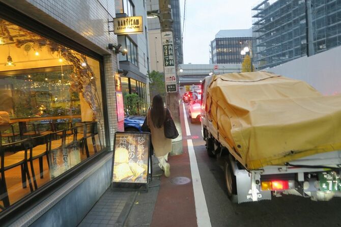 日赤通りの危ない電柱