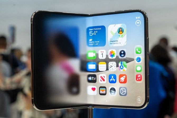 米アップルが2026年9月9日発表した、同社として初となる折り畳み式スマートフォン「iPhone（アイフォーン）デュオ」（アメリカ・クパチーノ）