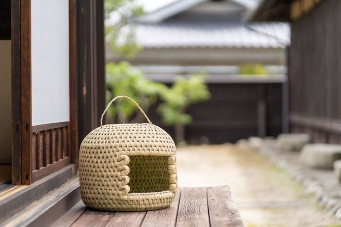 この時期につくり始めた猫の家「猫つぐら」。ふるさと納税の返礼品になり、売上を支えた