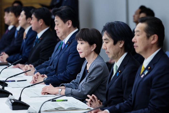 令和8年4月23日、高市総理は、総理大臣官邸で月例経済報告等に関する関係閣僚会議に出席（出典：首相官邸ホームページ）
