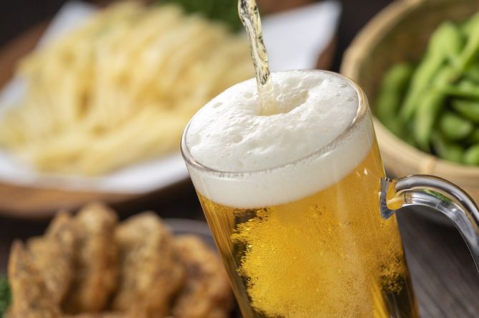 グラスに注がれているビール