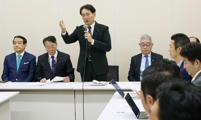 国会内で開かれた立憲民主党有志議員による勉強会の設立総会で、あいさつする末松義規衆院議員（中央奥）＝2025年3月12日午後