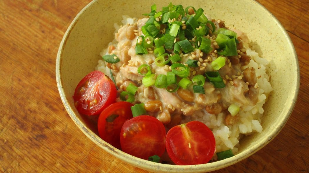 血液をサラサラにし､骨のヨボヨボ化を防ぐ…大さじ1杯入れるだけで｢納豆の真の力｣が引き出せる液体の名前 逆に納豆を｢唯一食べてはいけない人｣とは?