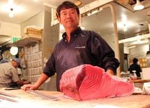 「日本一のマグロ仲卸人」は必ず試食する