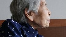 老母の前の畳に包丁をブスリと刺し｢2人で死んだ方がいい｣…介護で"廃業"の60代次男が車で畑に突っ込むまで