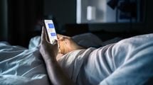 ｢寝る前はスマホ厳禁｣はウソだった…睡眠の専門家が｢ブルーライト悪者説｣を否定する"科学的根拠"