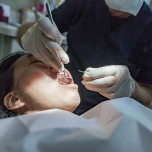 なぜ低年収の人ほど 歯を気にしないのか 年収1000万超の8割は定期通院 2ページ目 President Online プレジデントオンライン