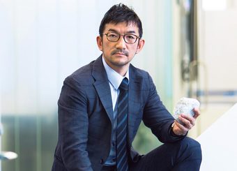 "新しい紙"で世界の常識覆す「中卒社長」