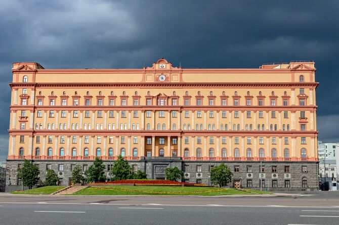 旧ソ連の情報機関、KGB（国家保安委員会）の本部として使われたビル。現在は後継組織のロシア連邦保安庁（FSB）本部庁舎となっている。