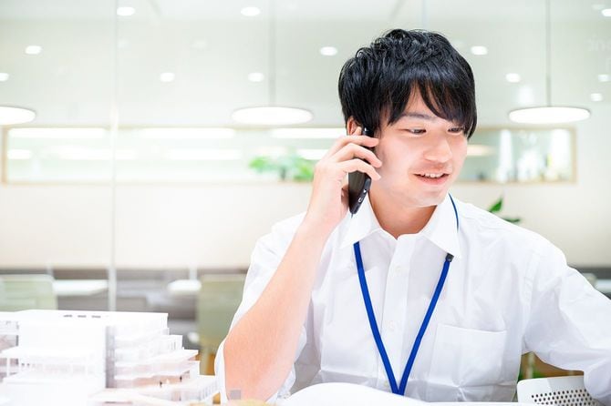 ビジネスイメージ(建築家、建築モデル、女性)イメージ。