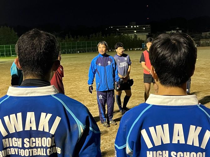 中央が佐藤芳弘監督