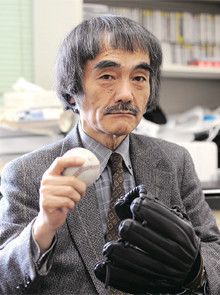 <strong>向井万起男●</strong>むかい・まきお 1947年、東京都生まれ。慶應義塾大学医学部卒。慶應義塾大学医学部准教授、病理診断部長。「KILROY WAS HERE」のHPで伝説7に英文の投稿が掲載されている。