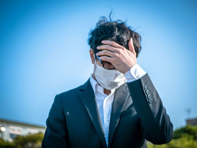 頭の痛いビジネスマン