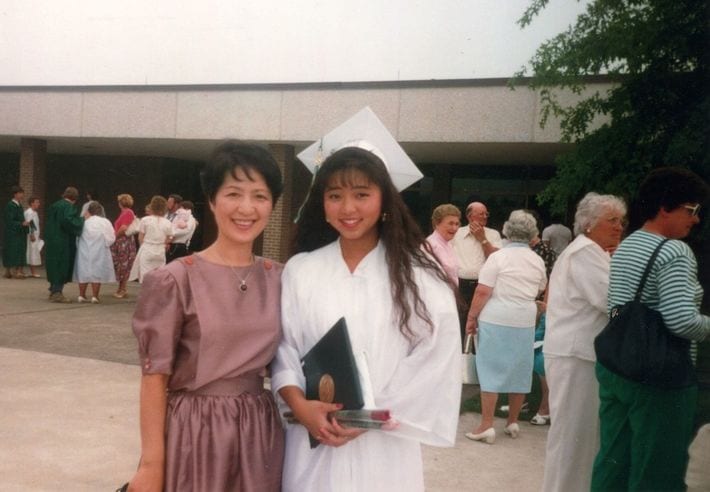 アメリカの高校に留学し、卒業式を迎えたときの久保さん