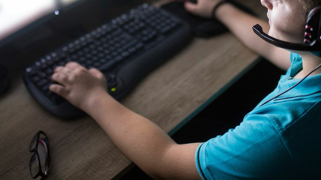 海で溺れさせるのと同じ…精神科医が｢不登校児からゲームやネットを取り上げてはいけない｣という深いワケ 不登校をなくす努力を熱心にすればするほど事態は悪化する