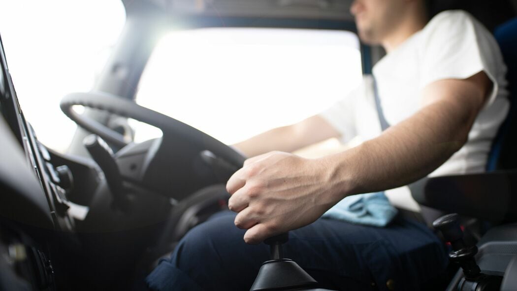 駐車場所がない､休憩できない､荷物が届かない…トラックドライバーに追い打ちをかける｢2024年問題｣のその後 残業規制で｢働きにくくなった｣が38.1%