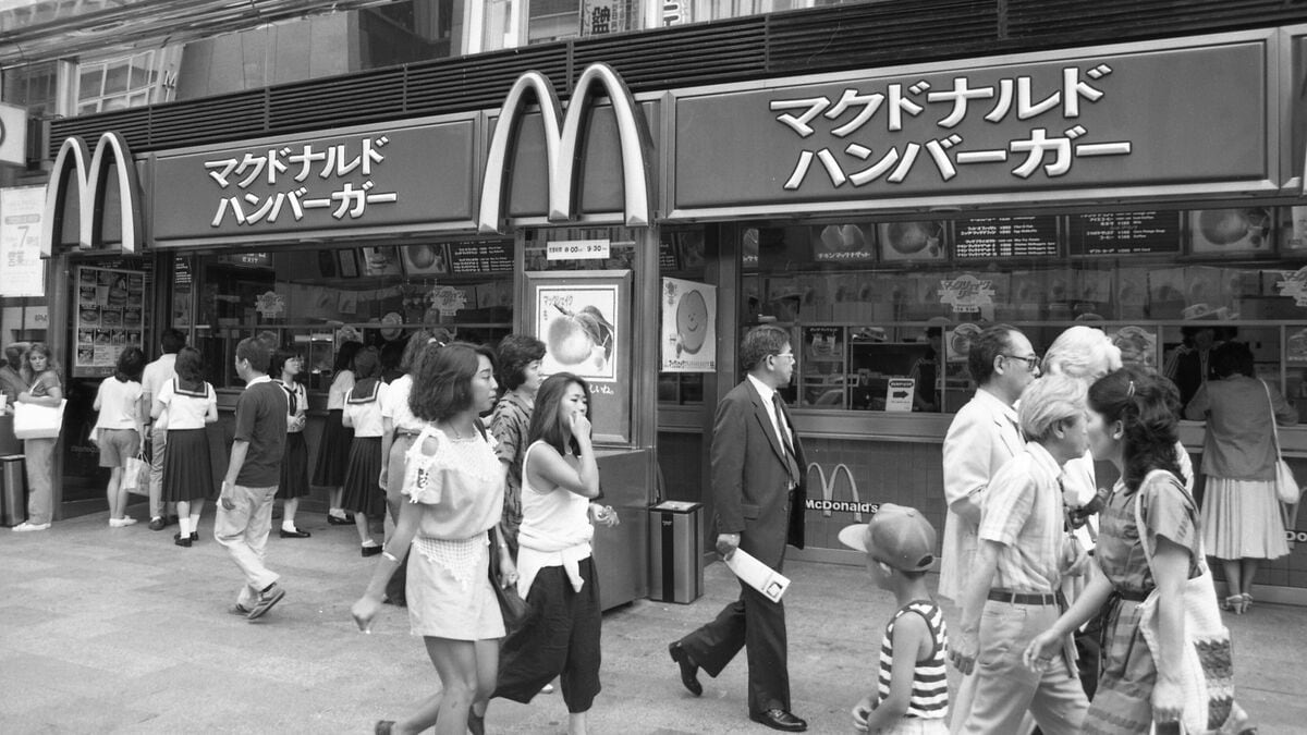 立ち食い=貧乏くさい｣の常識を破壊した…銀座のレディが｢1個80円の