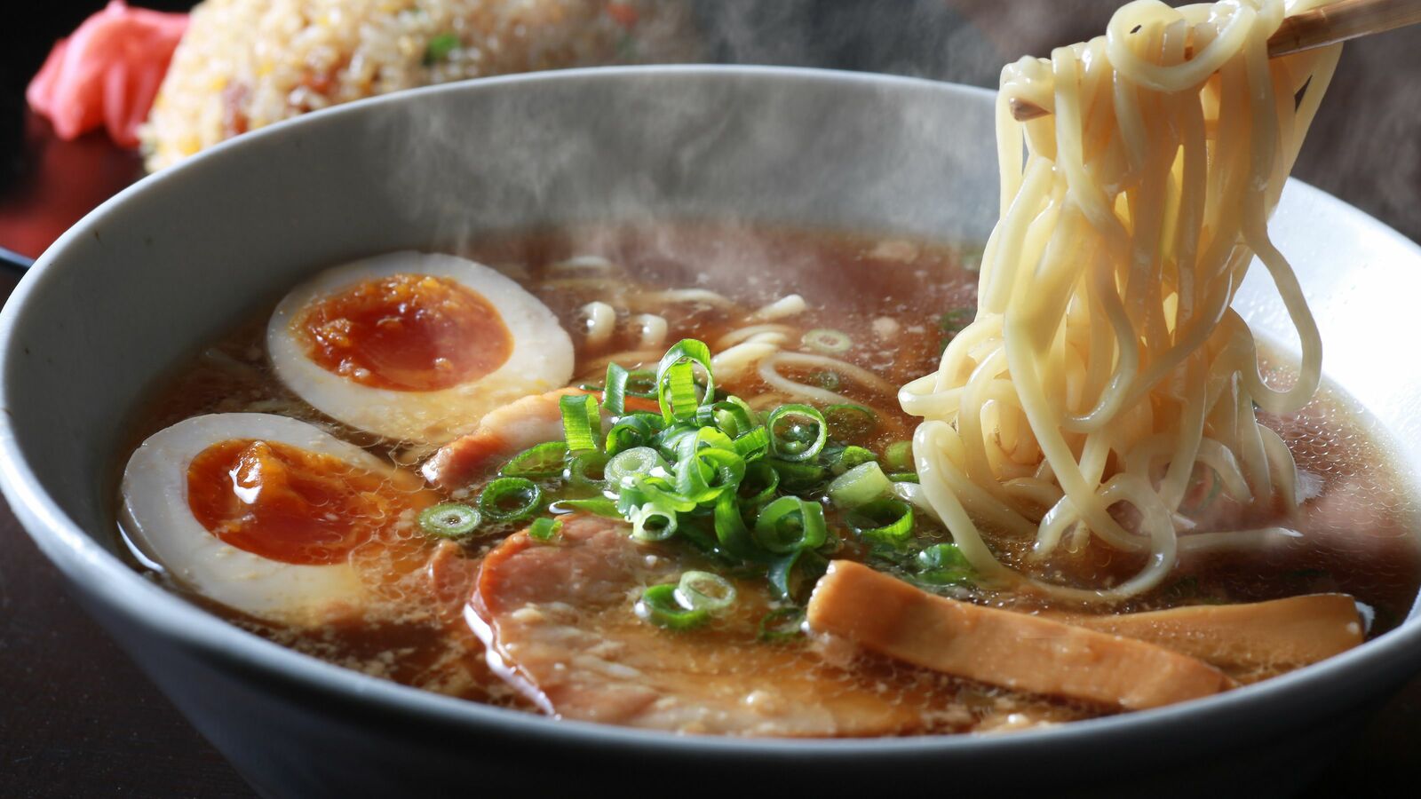 1日6杯食べることも…ラーメン沼にハマった40代男性が｢体重20キロ増､貯金ゼロ｣でも食べ続けるワケ ｢このままでは糖尿病になる｡でもいいんですよ｣