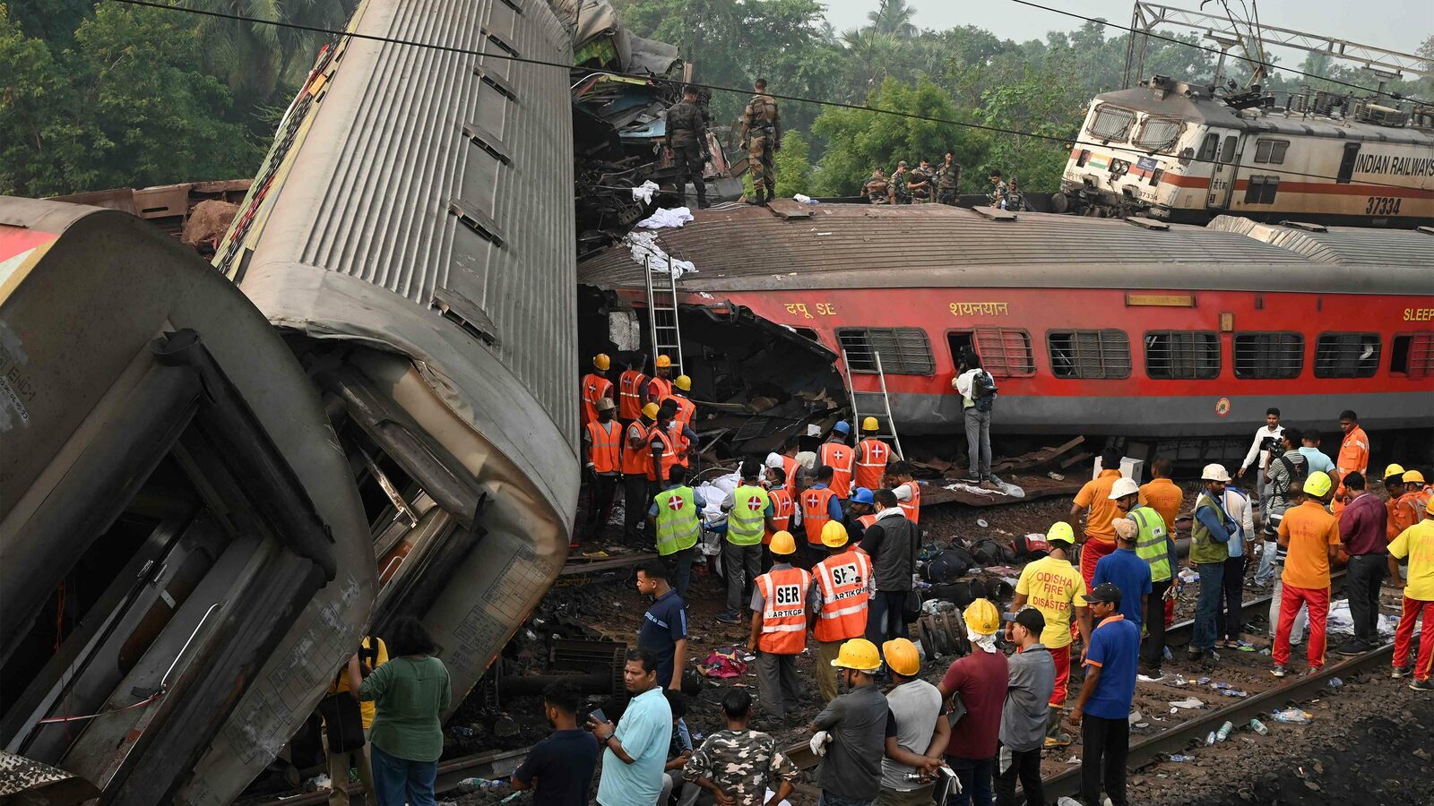 横転した列車の中は｢死体の山｣だった…275人死亡のインド列車事故で生存者が見た"信じられない光景" 世界第4位の｢巨大鉄道網｣が抱える大きな弱点